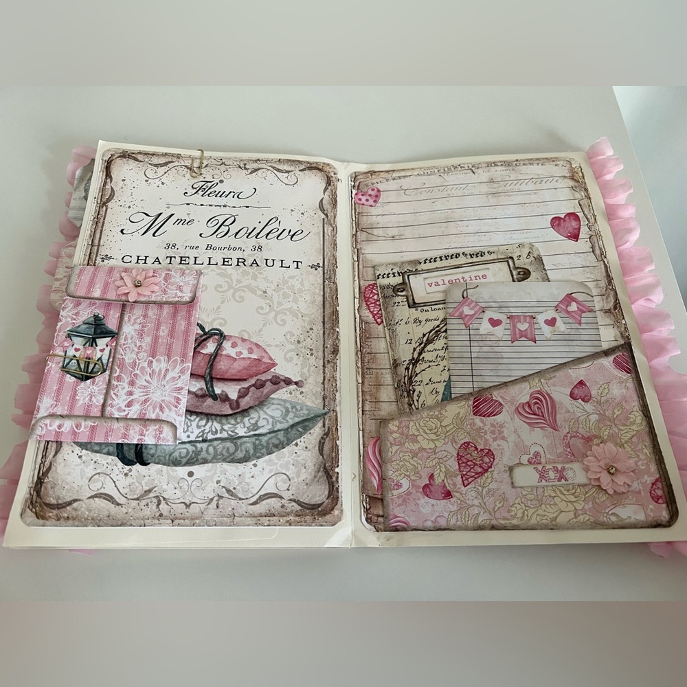 Hearts and Key Journal - Picture 3 of 12